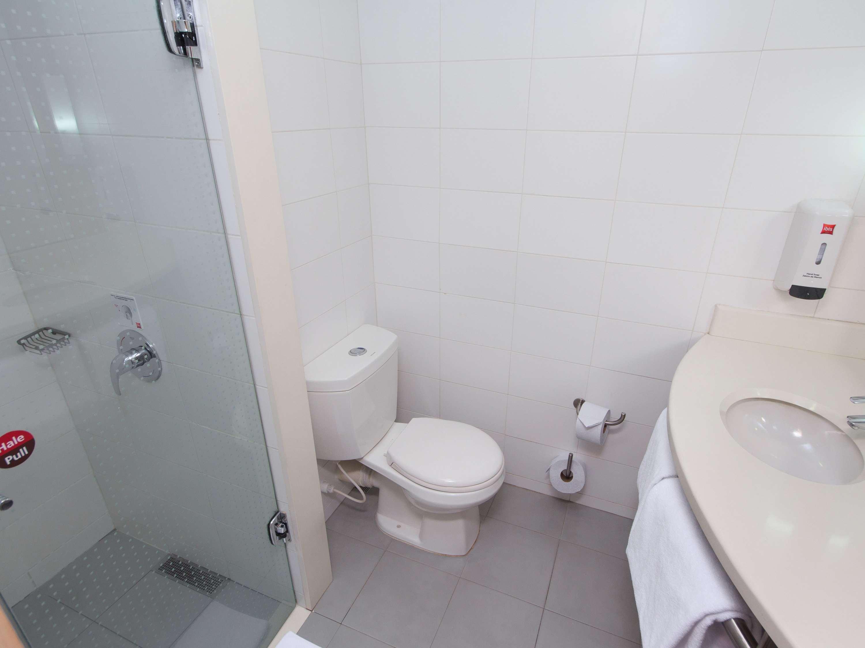 فندق Ibis ميديلين المظهر الخارجي الصورة