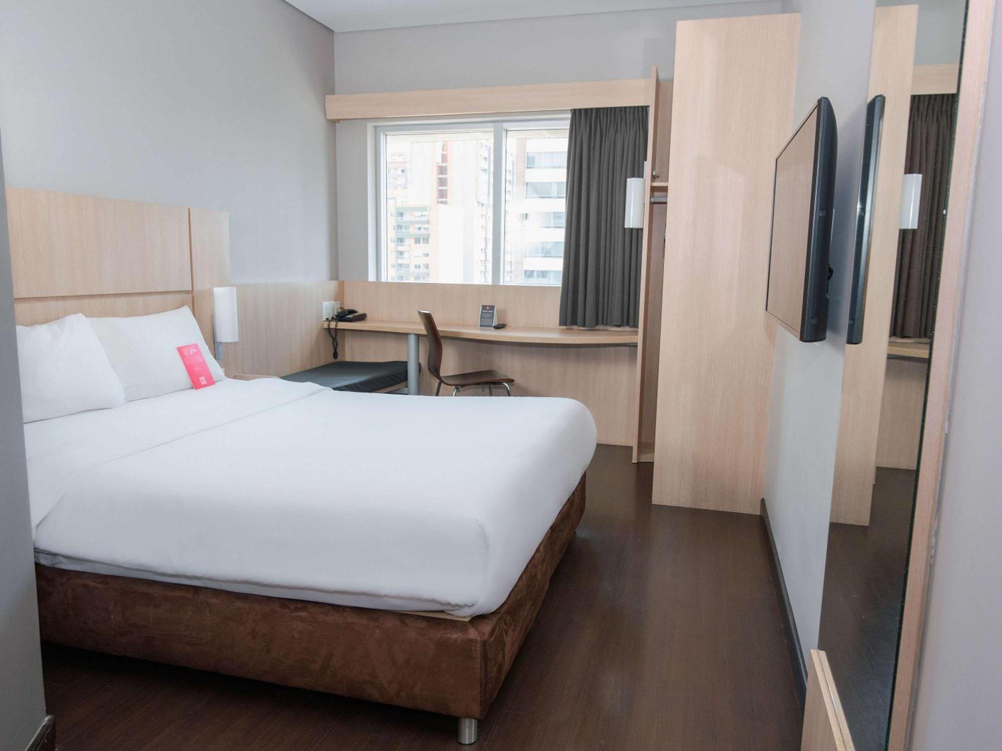 فندق Ibis ميديلين المظهر الخارجي الصورة
