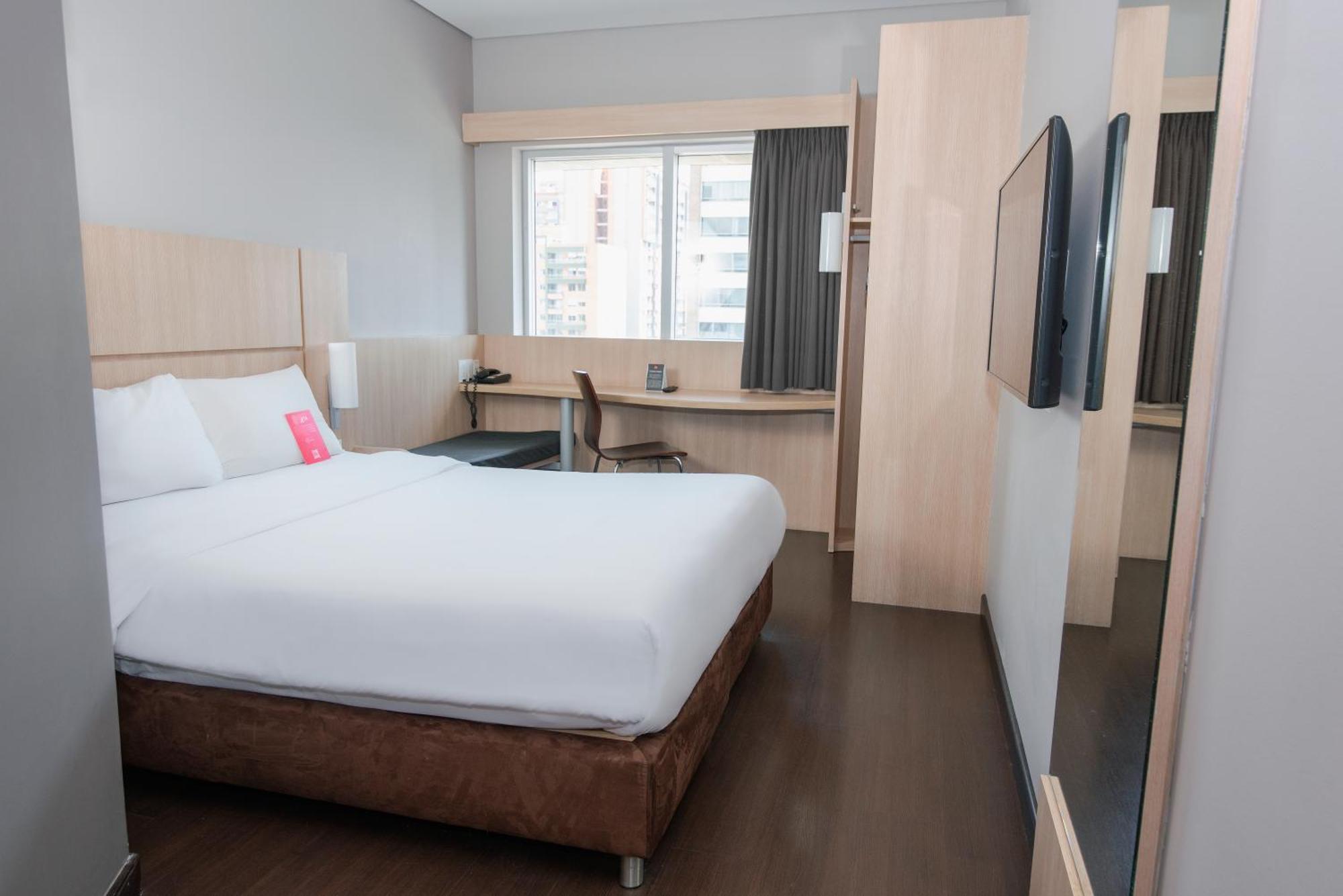 فندق Ibis ميديلين المظهر الخارجي الصورة